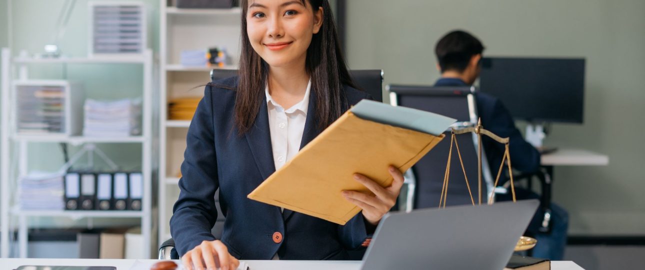 Signs You Need to Consult a Divorce Lawyer