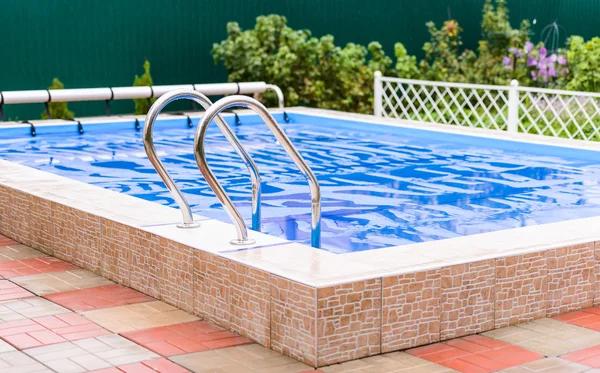 Choosing the Right Fiberglass Pool Installation Design for Your Home