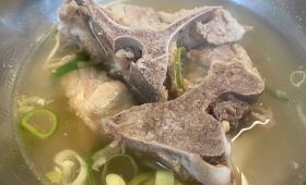 Flavorful Spicy Minced Pork Salad Recipe with Fresh Herbs