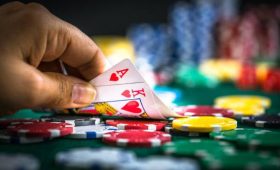 Pros and cons of using casinos online