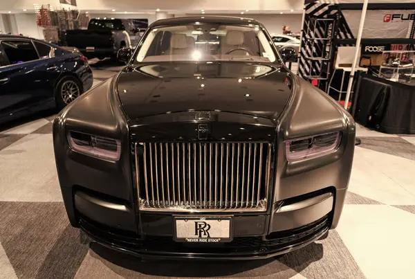 Why Choose an Authorized Rolls Royce Dealership